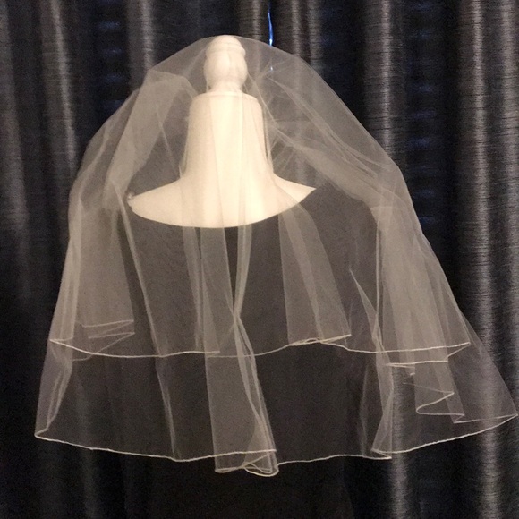 Bridal Veil. EUC - Picture 1 of 4